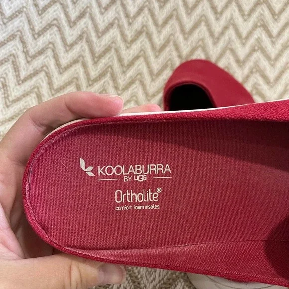 Koolaburra by UGG Darcee Slip On womens size 11 Red White Bronze tone studs EUC - Picture 7 of 10